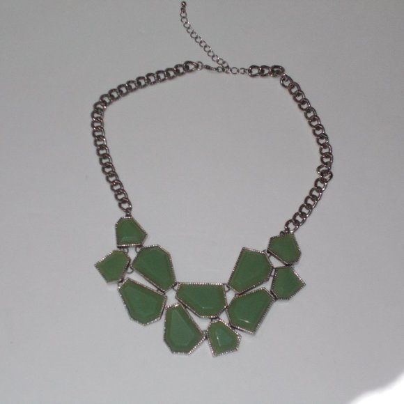 Jewelry - Beautiful mint green & silver tone statement fashion necklace for any occasion!